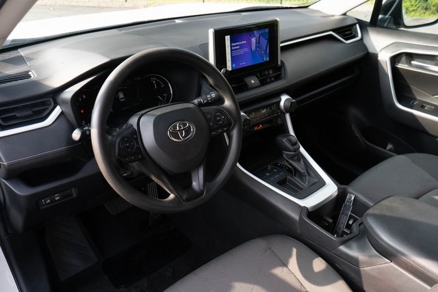 2023 Toyota RAV4 XLE photo 2