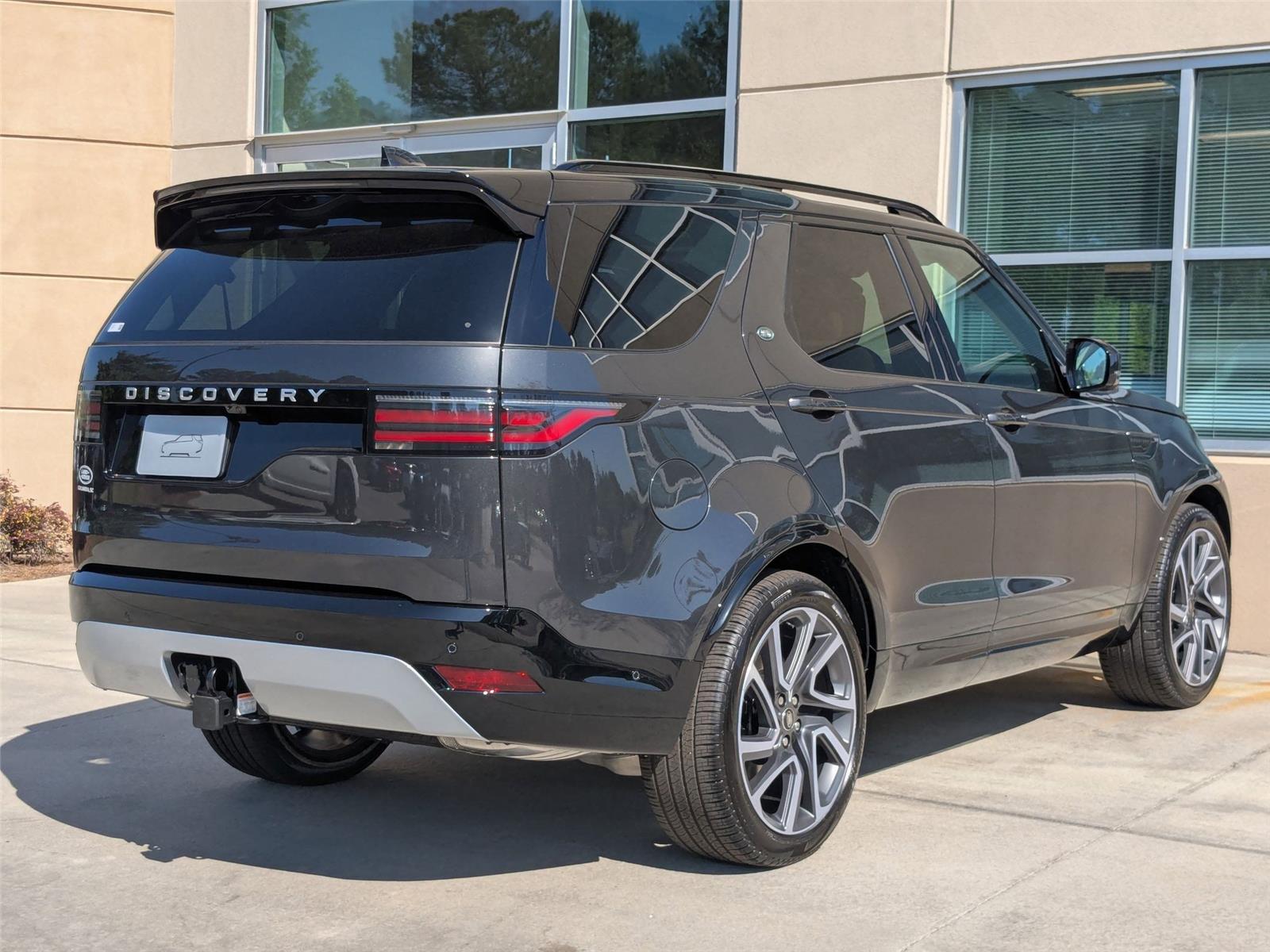 2025 Land Rover Discovery Metropolitan Edition photo 4