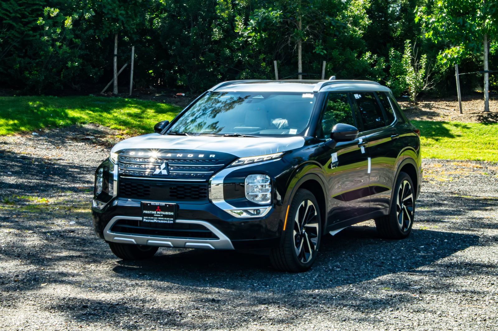 2025 Mitsubishi Outlander SEL Platinum Edition's photo