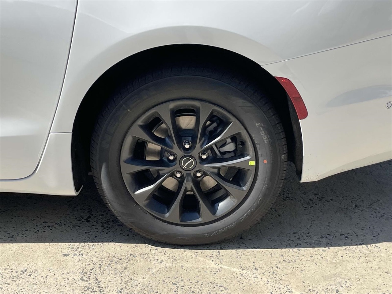 2025 Chrysler Pacifica photo 37