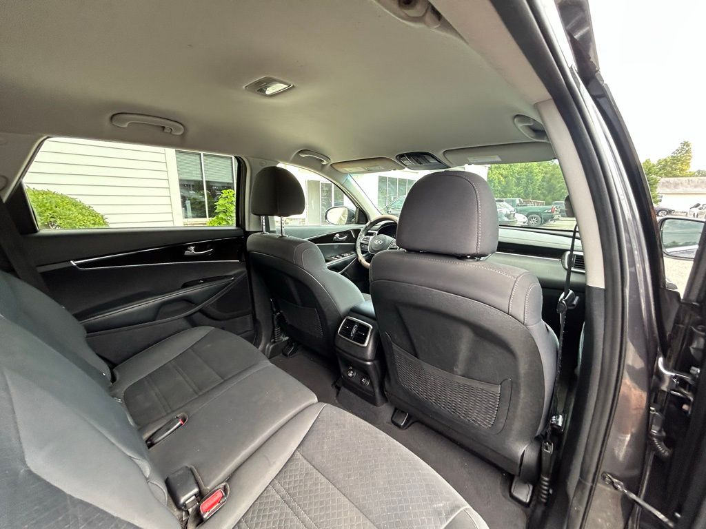 2019 Kia Sorento LX photo 18