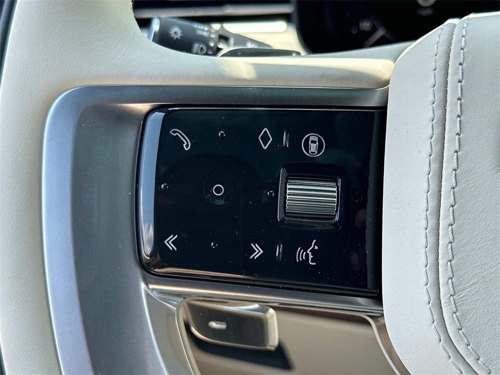 2025 Land Rover Range Rover SE photo 8