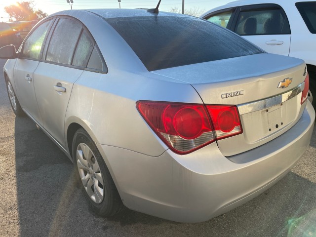 2013 Chevrolet Cruze LS photo 3