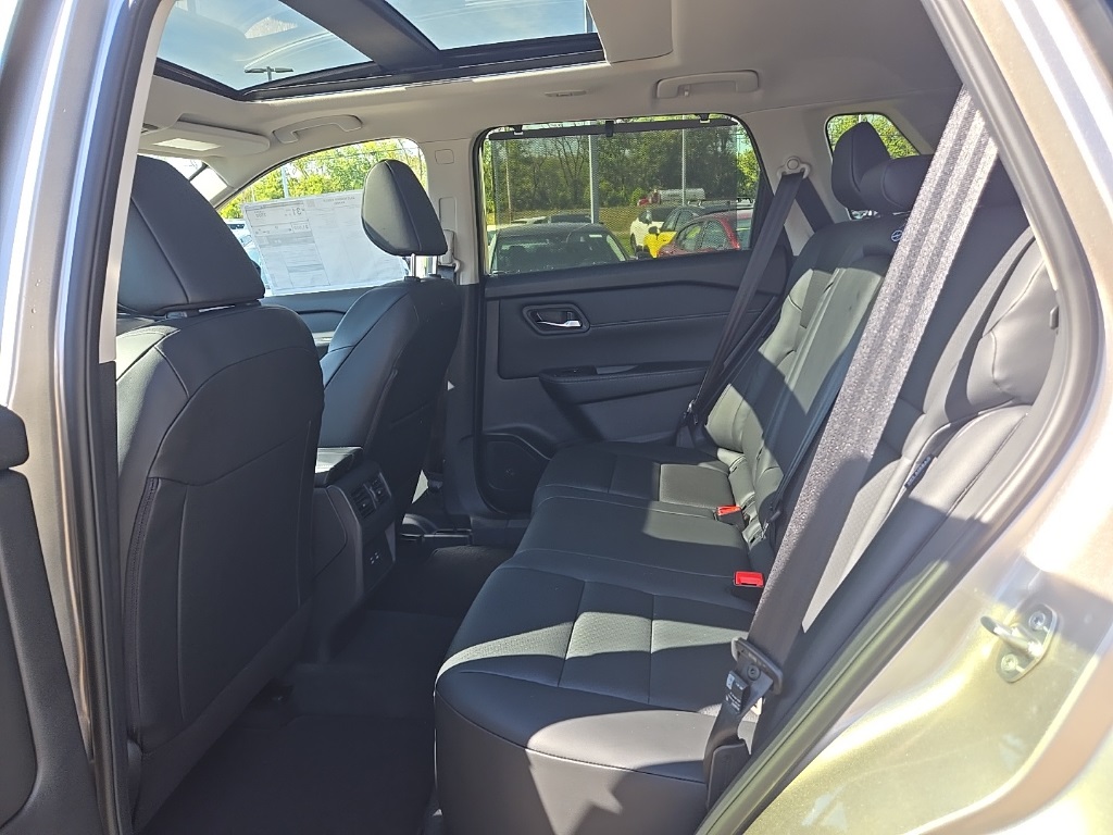 2026 Nissan Rogue SV photo 26