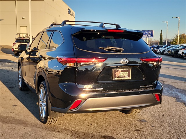 2022 Toyota Highlander Limited photo 2