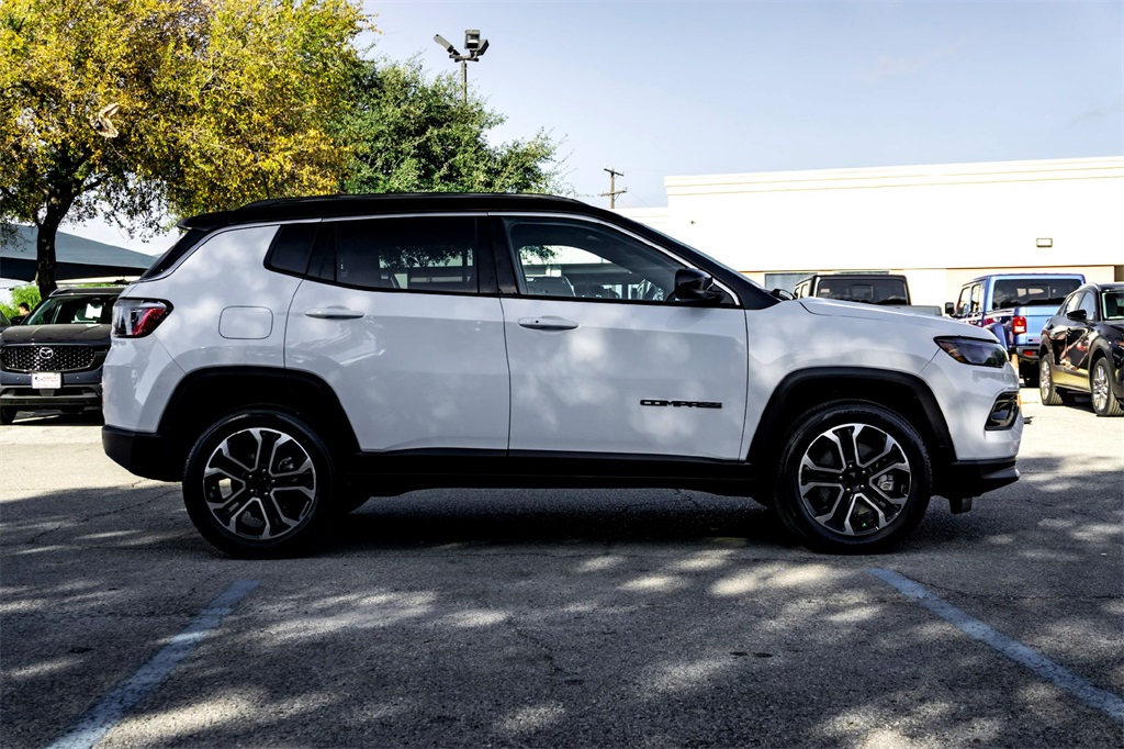 2023 Jeep Compass Limited photo 4