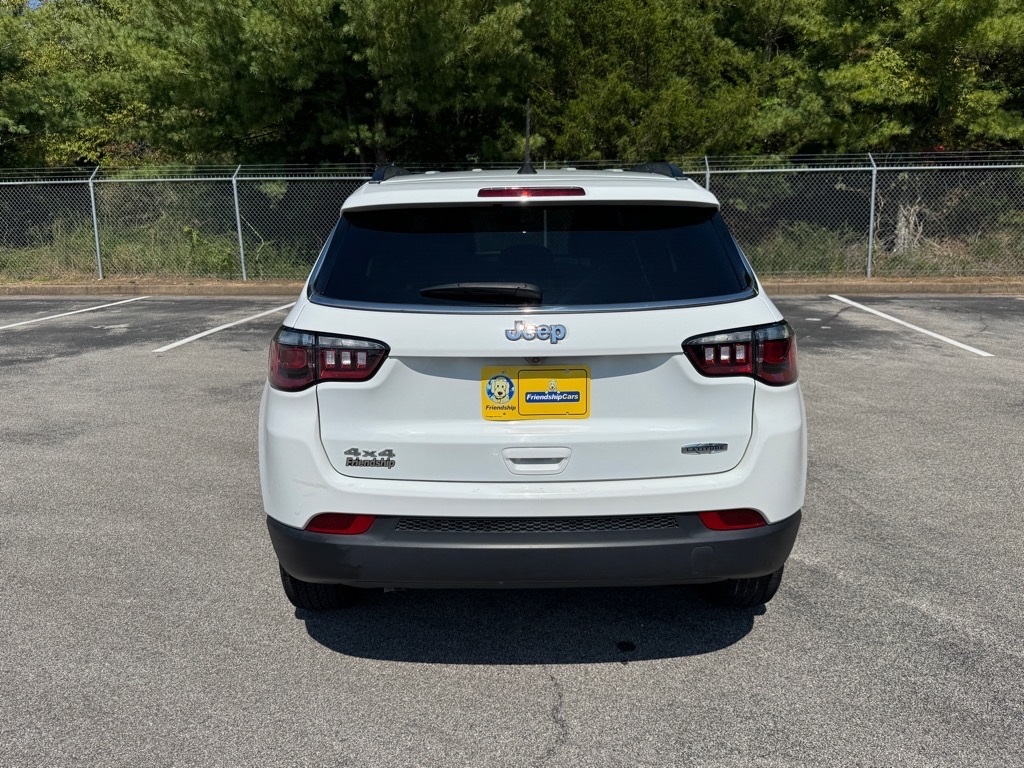 2024 Jeep Compass Latitude photo 3