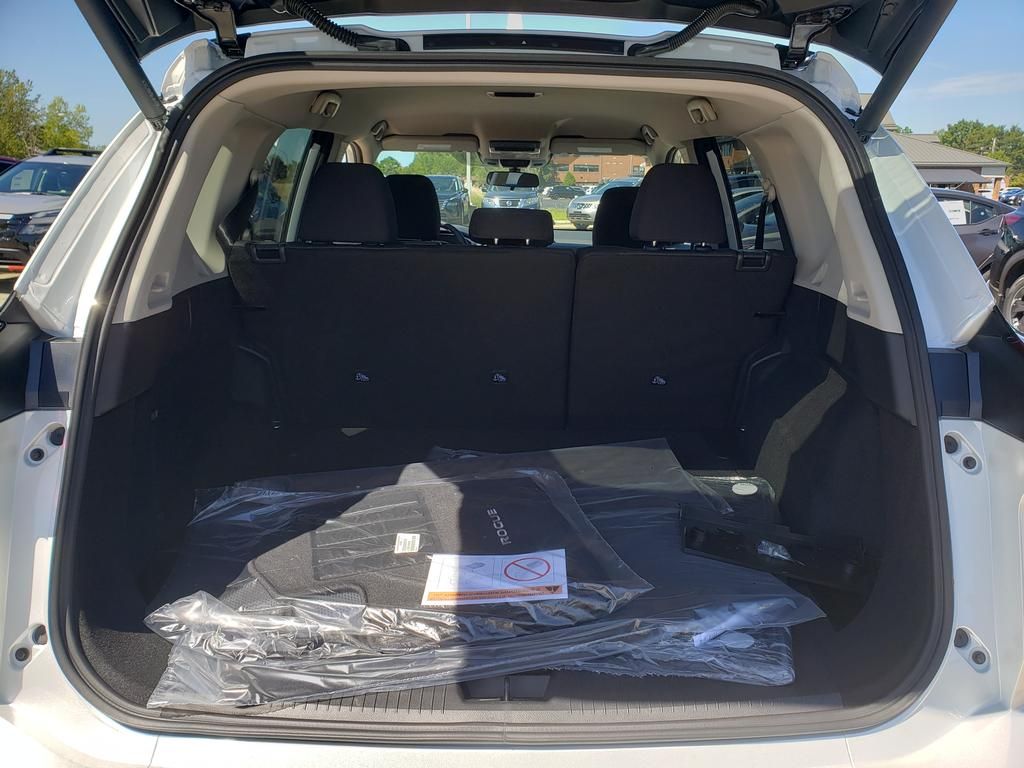 2026 Nissan Rogue SV photo 6