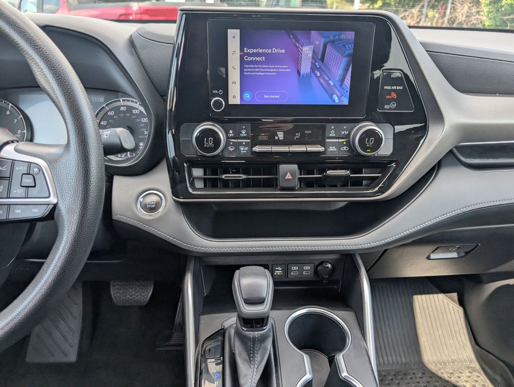 2023 Toyota Highlander L photo 14