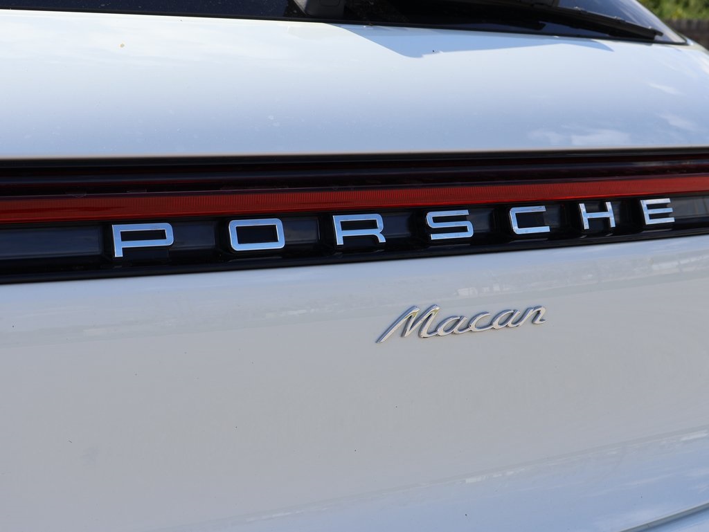 2025 Porsche Macan T photo 6