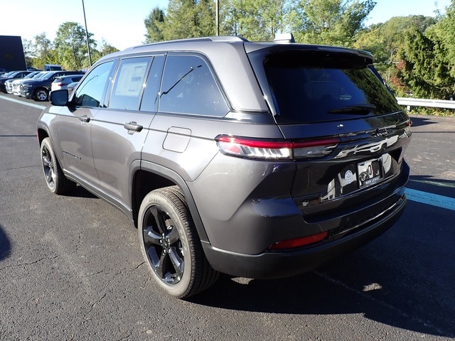 2025 Jeep Grand Cherokee Altitude X photo 2