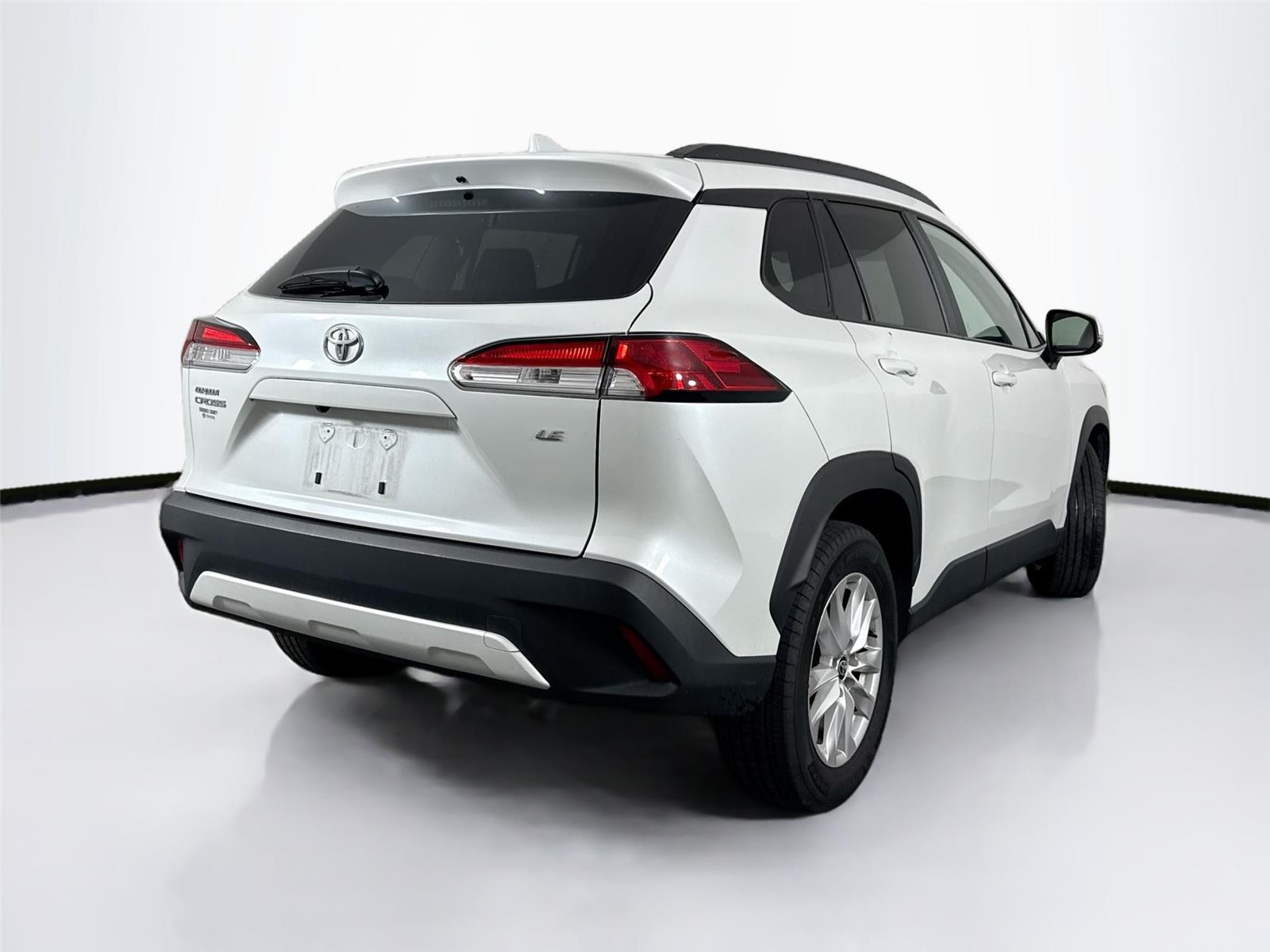 2022 Toyota Corolla Cross LE photo 6