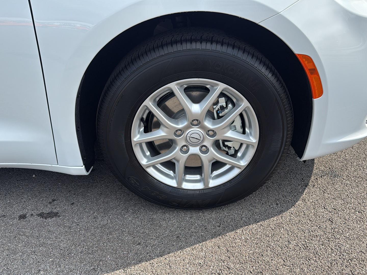 2026 Chrysler Pacifica photo 13