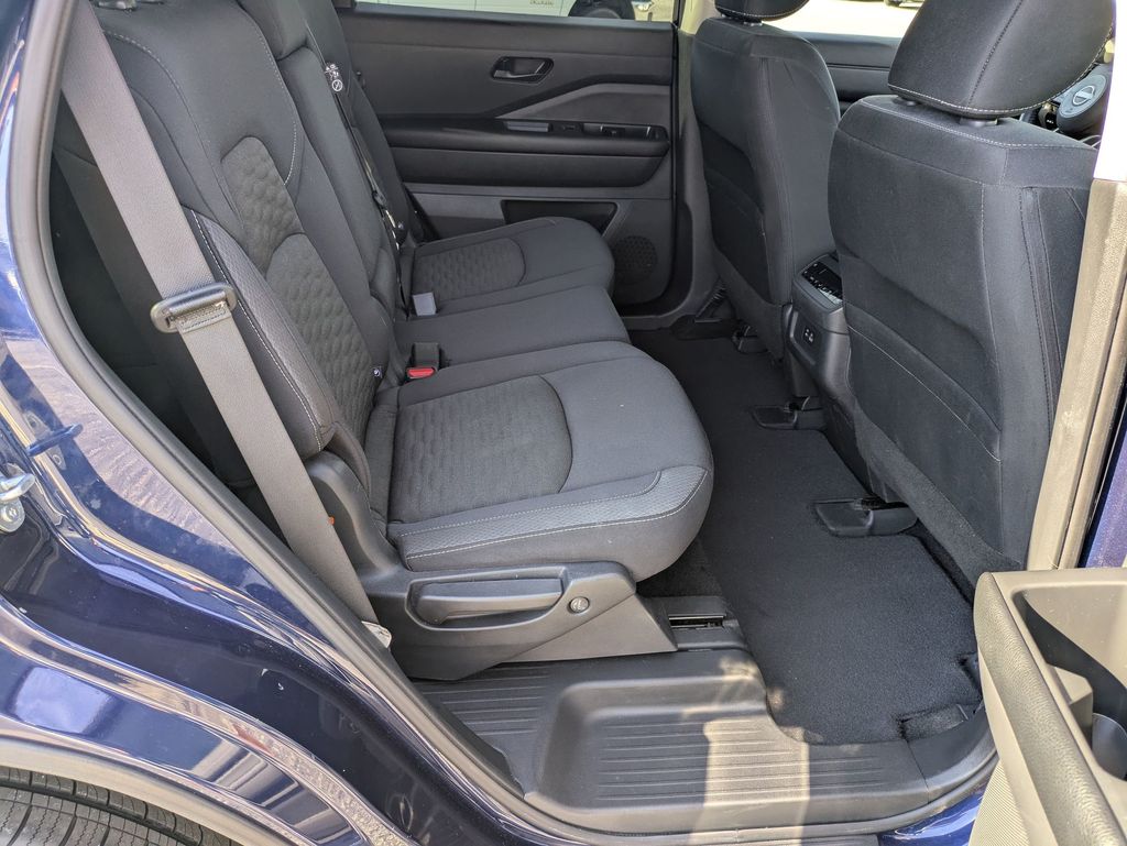 2024 Nissan Pathfinder SV photo 24
