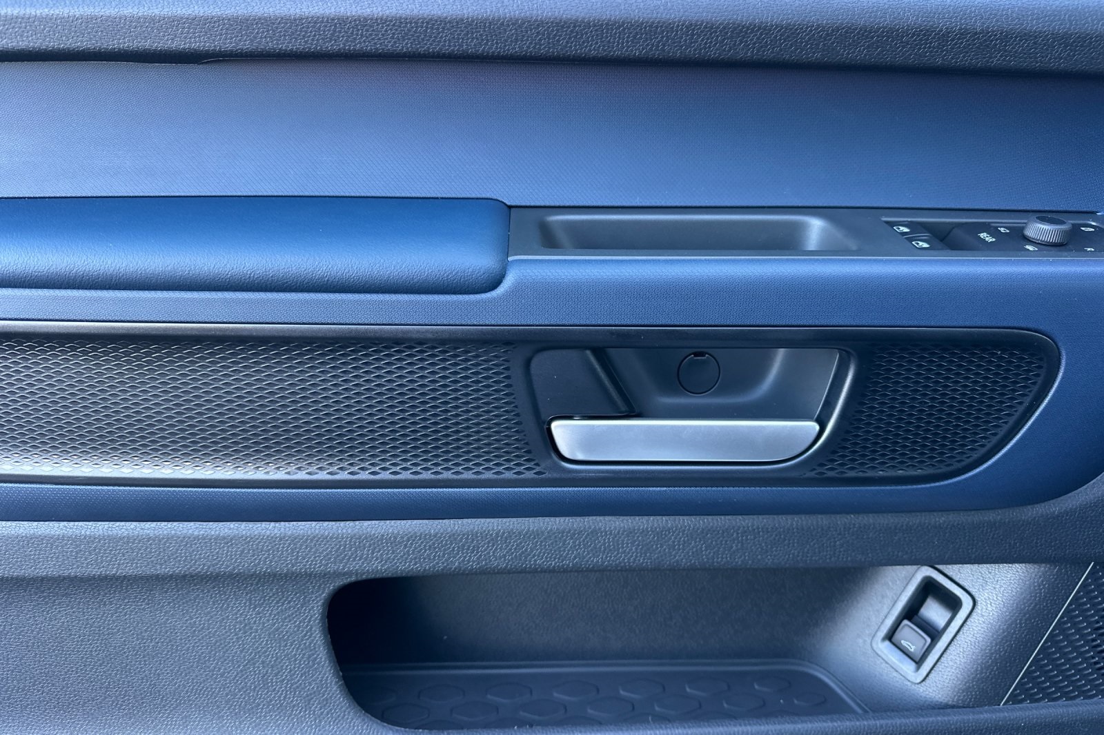 2025 Volkswagen ID. Buzz Pro S photo 10