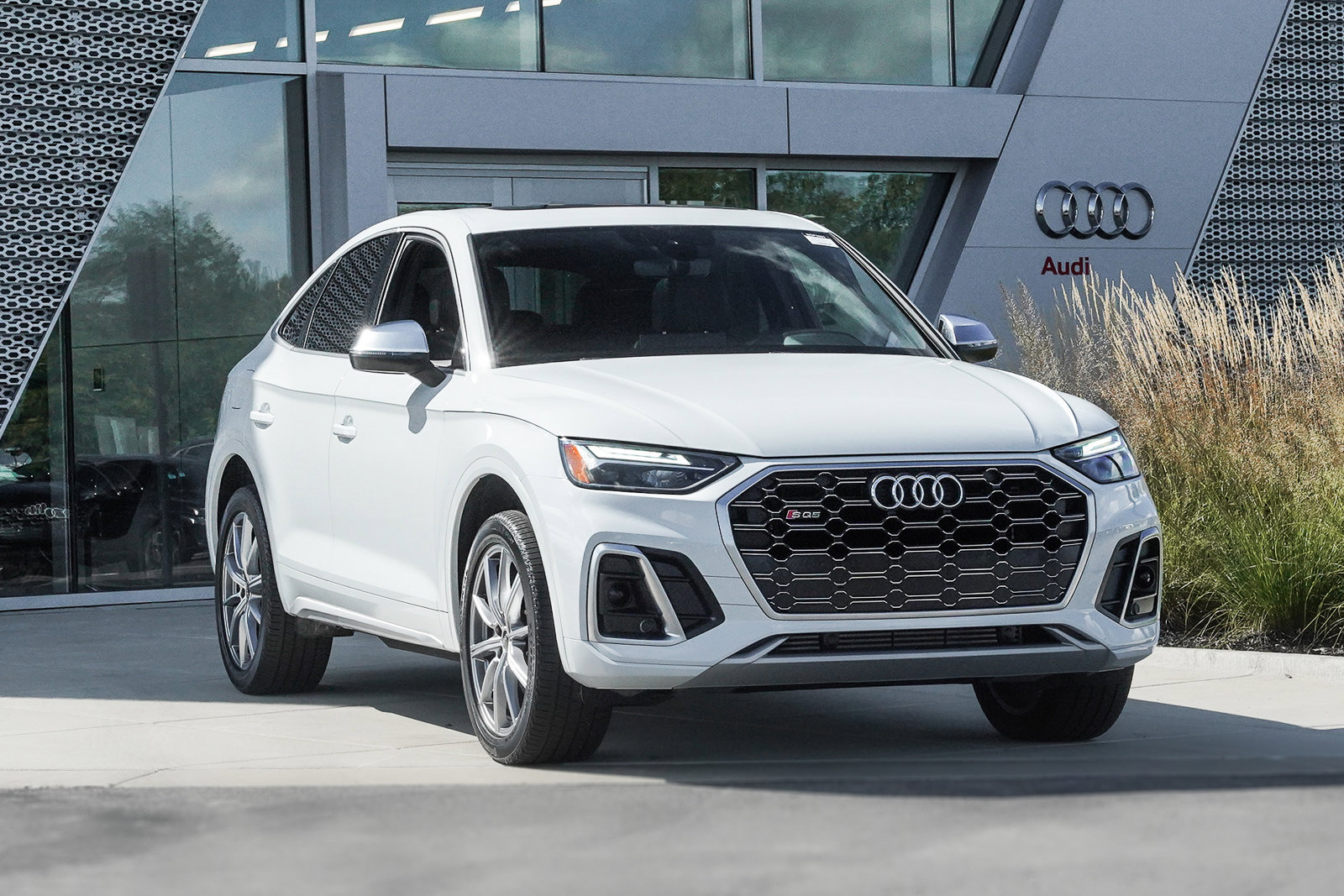 2022 Audi SQ5 Premium photo 2