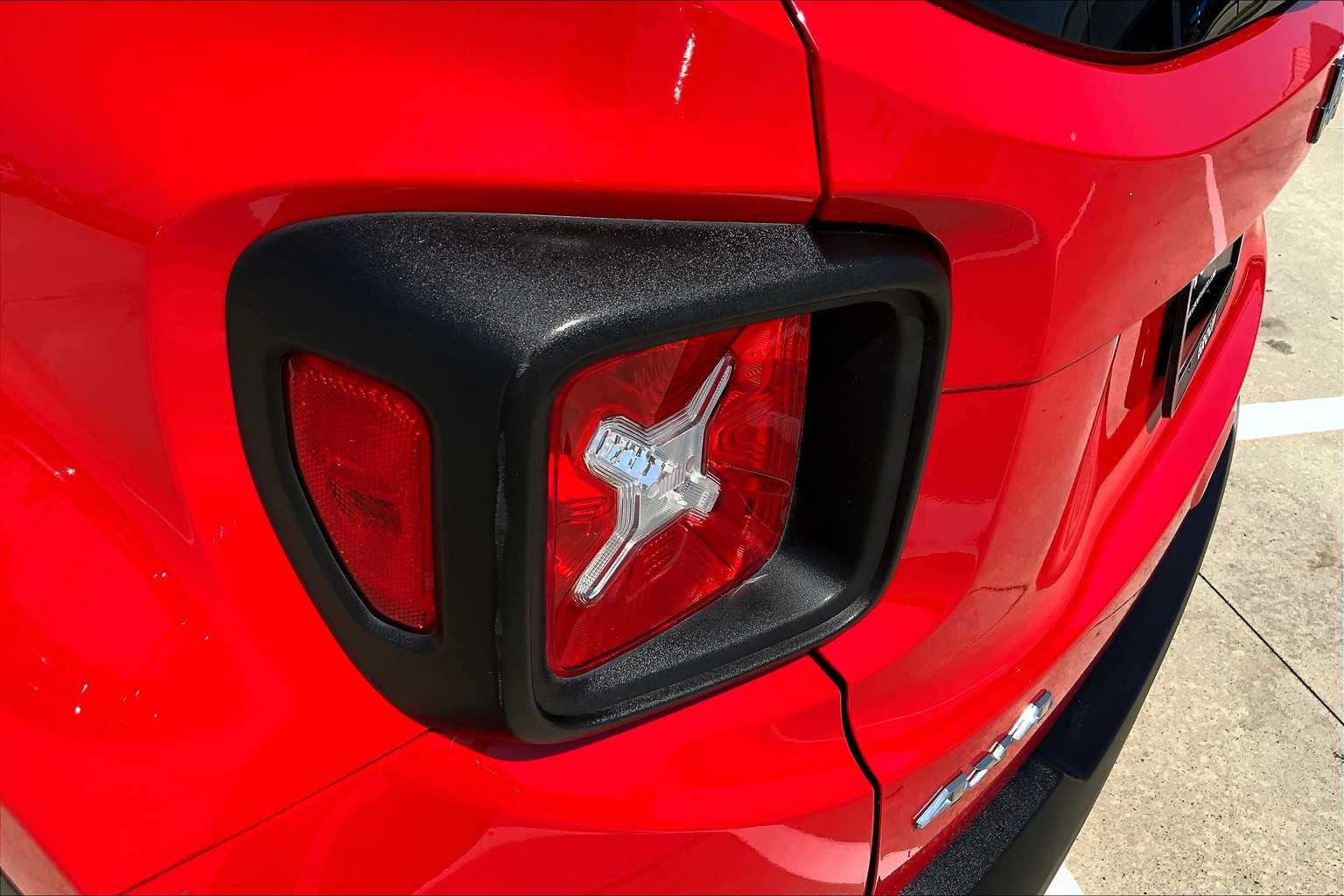 2020 Toyota RAV4 LE photo 25