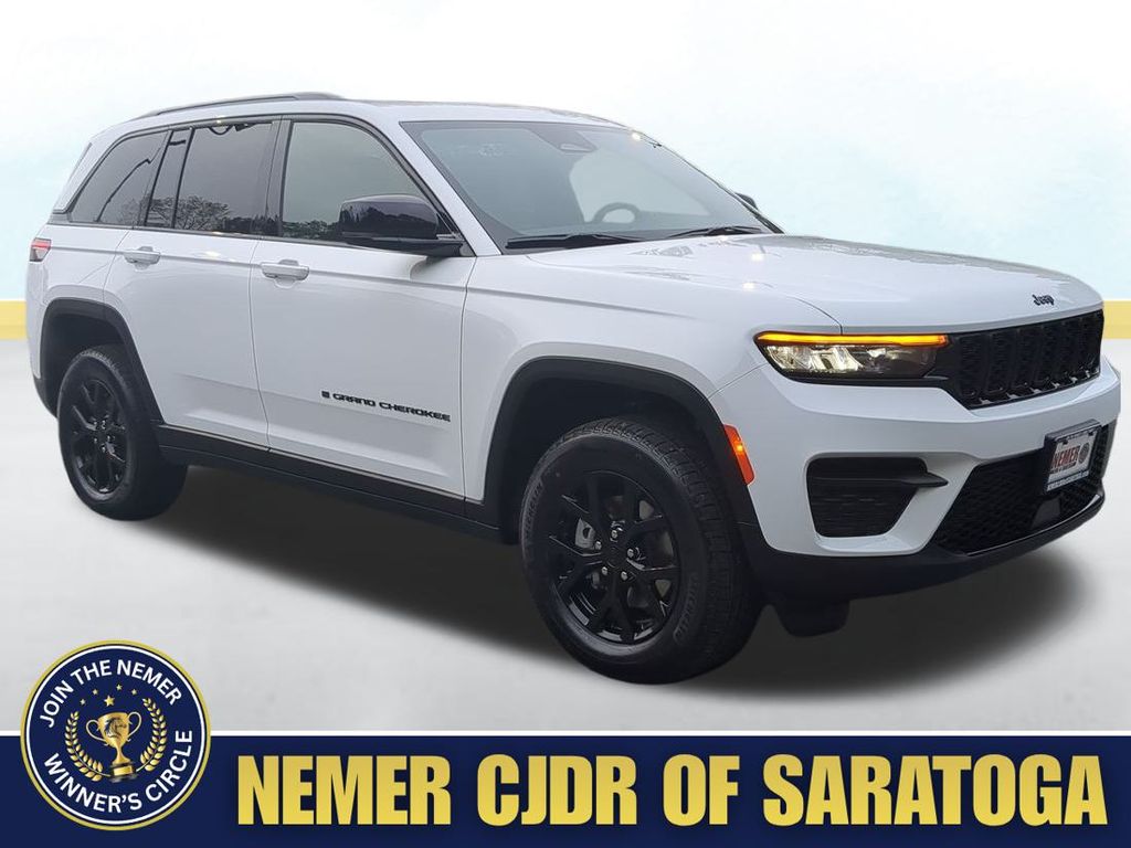 2025 Jeep Grand Cherokee Altitude's photo