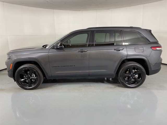 2022 Jeep Grand Cherokee Altitude photo 4