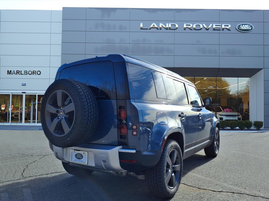 2025 Land Rover Defender 110 S photo 2