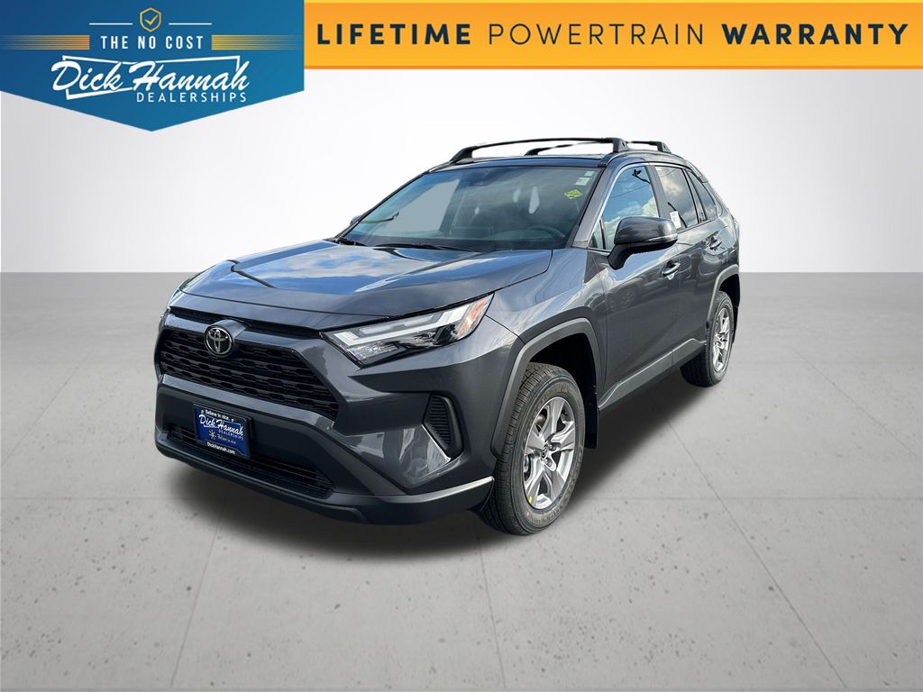 2025 Toyota RAV4 XLE's photo