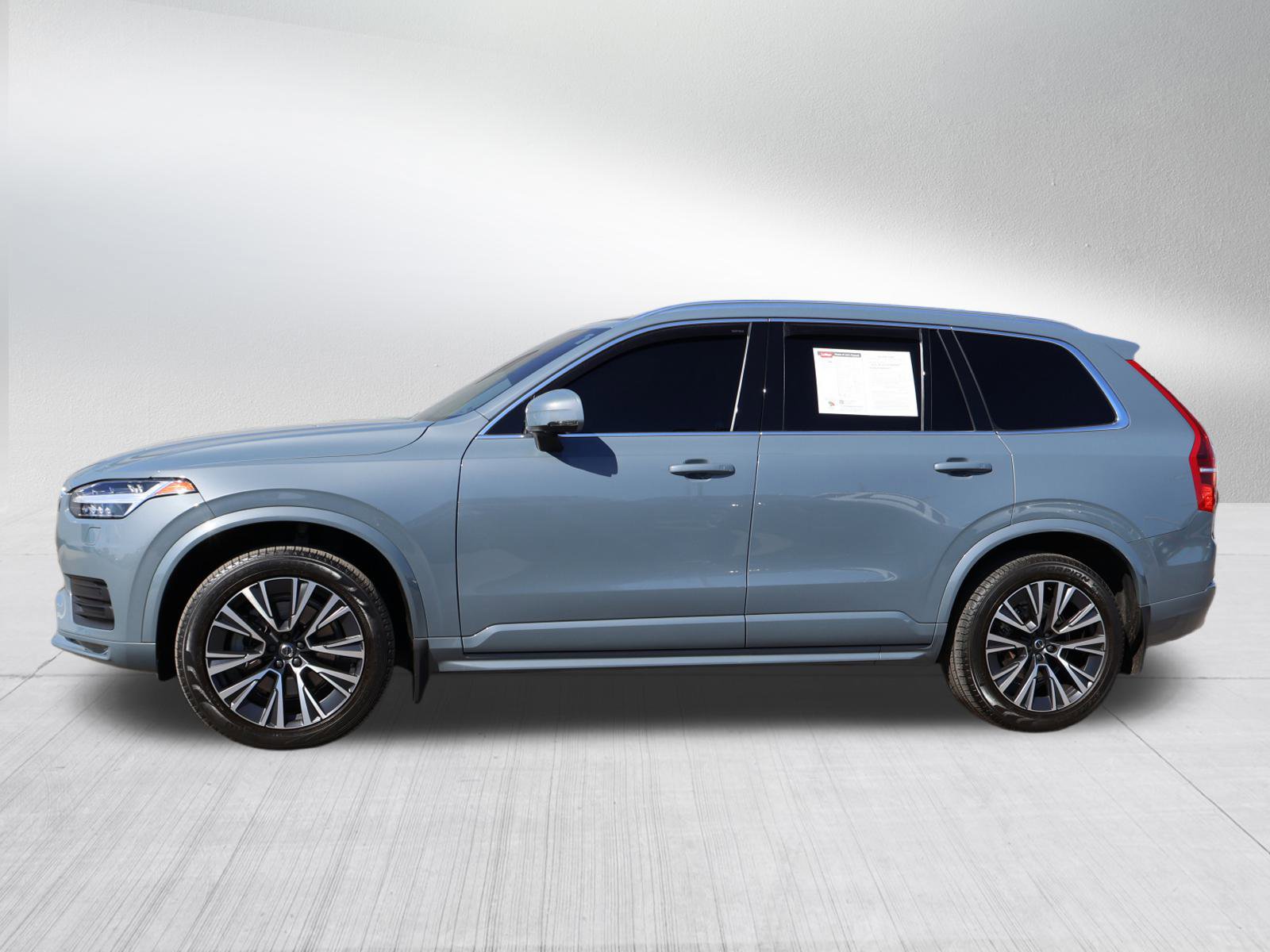 2022 Volvo XC90 Momentum photo 3