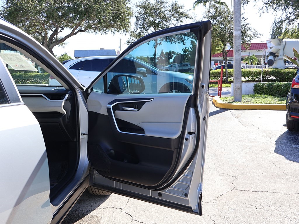 2022 Toyota RAV4 XLE photo 15