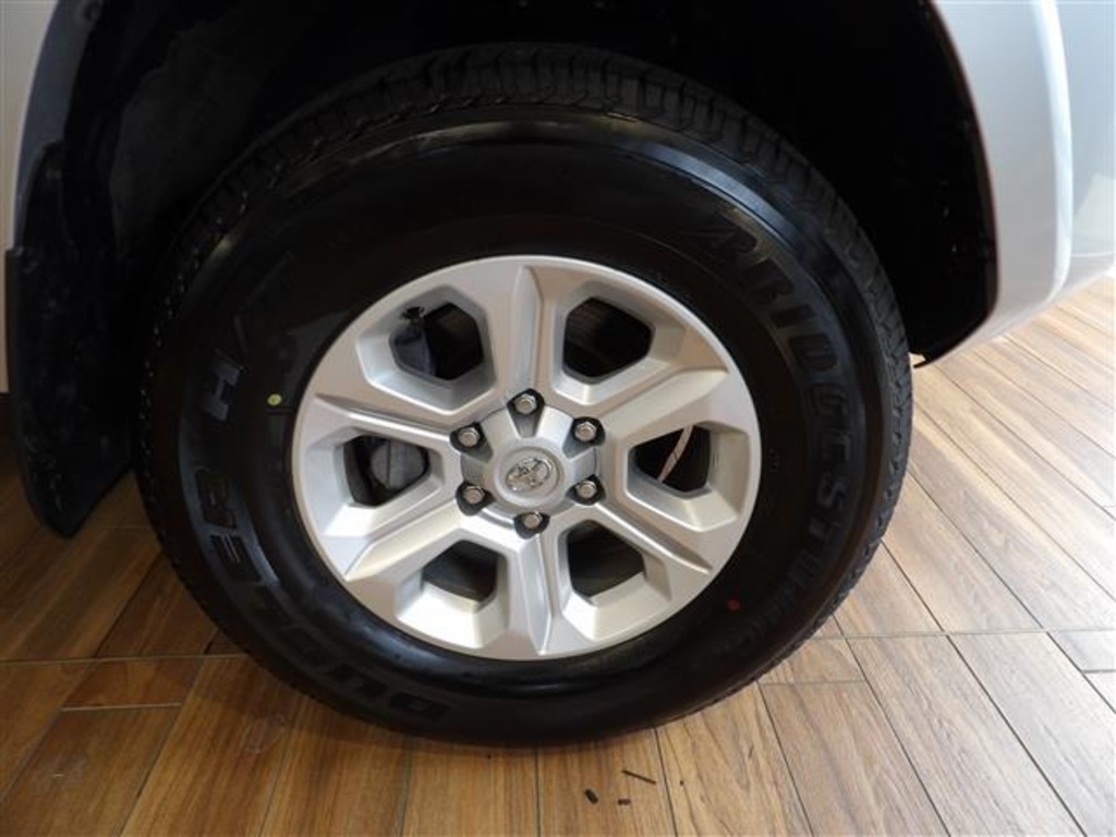2024 Toyota 4Runner SR5 photo 4