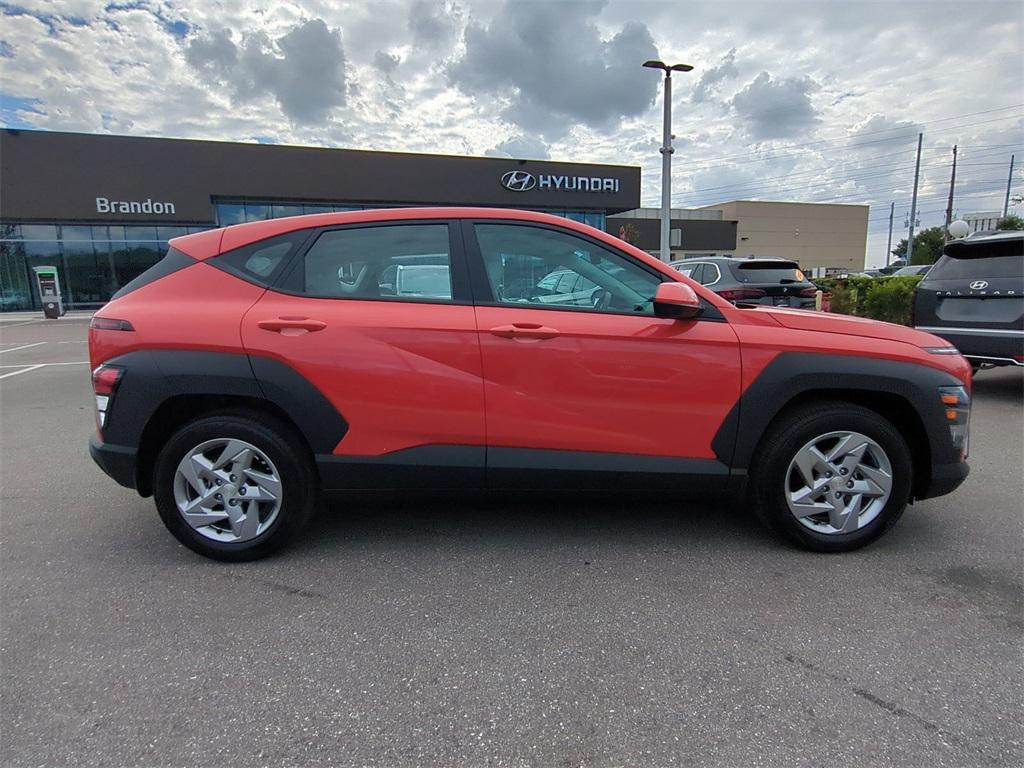 2026 Hyundai Kona SE photo 3
