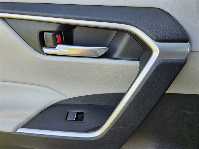 2023 Toyota RAV4 XLE Premium photo 10