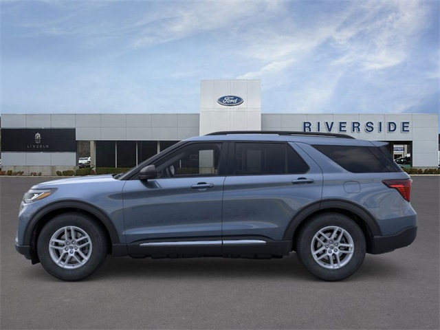 2025 Ford Explorer photo 2