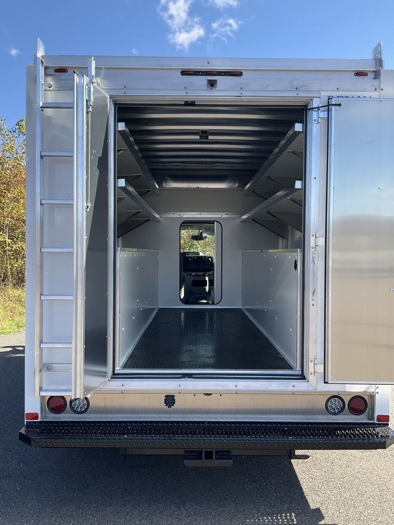 2026 Ford E-450 Cutaway photo 3