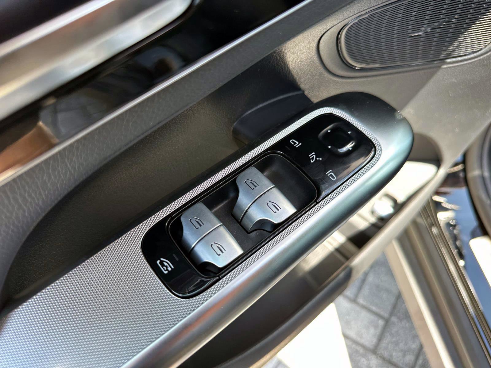 2025 Mercedes Benz GLC 350e 4MATIC photo 17