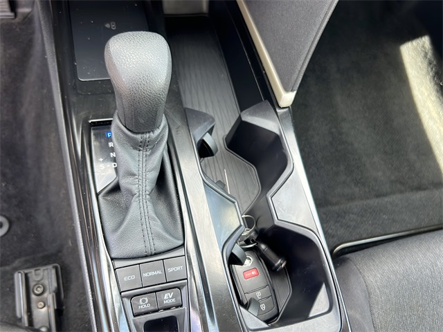 2025 Toyota Camry SE photo 28