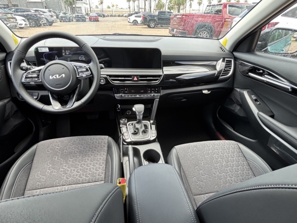 2026 Kia Seltos S photo 10