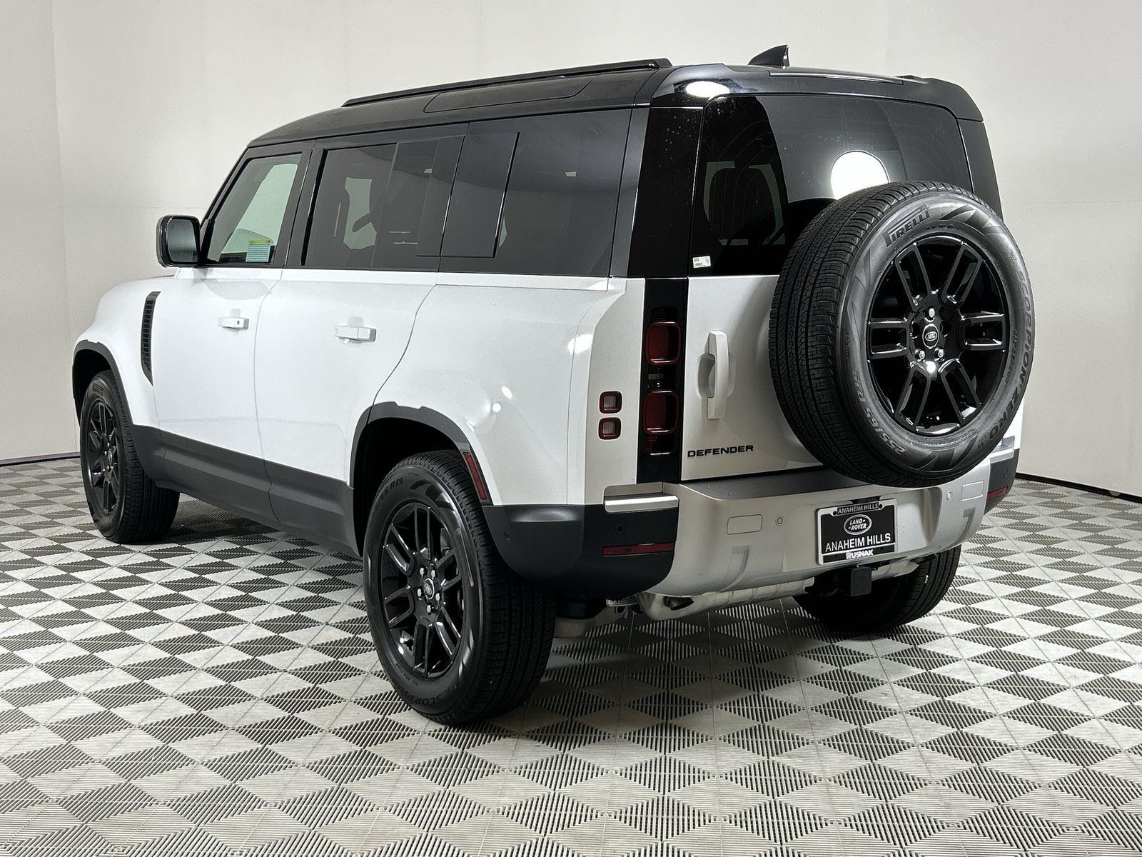 2025 Land Rover Defender 110 S photo 3