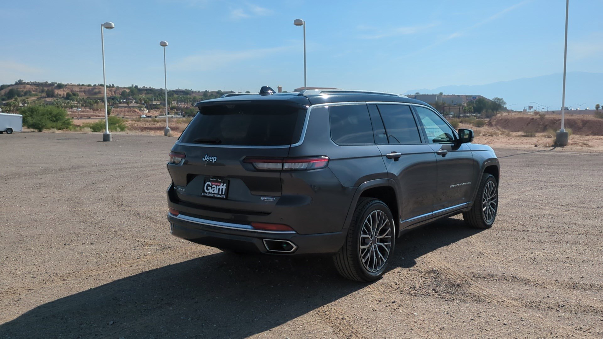 2021 Jeep Grand Cherokee L Summit Reserve photo 3