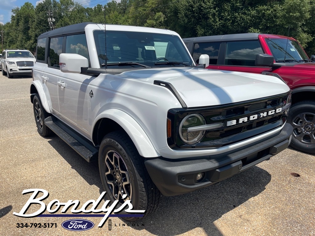 2025 Ford Bronco 4-Door Outer Banks's photo