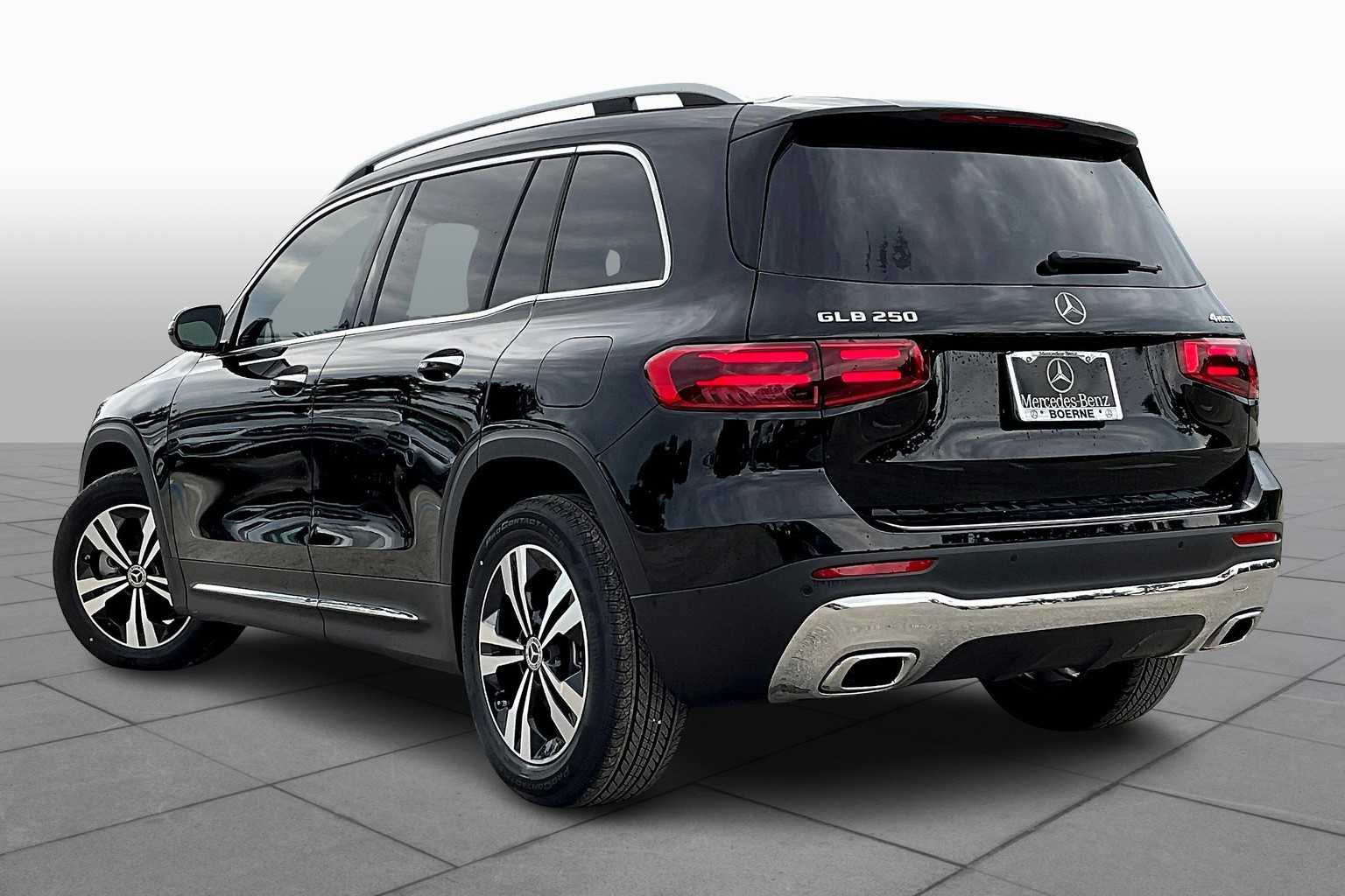 2025 Mercedes Benz GLB 250 4MATIC photo 3