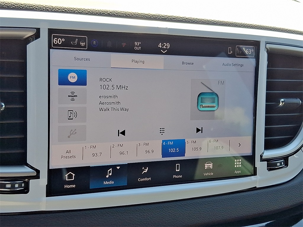 2025 Chrysler Voyager LX photo 12