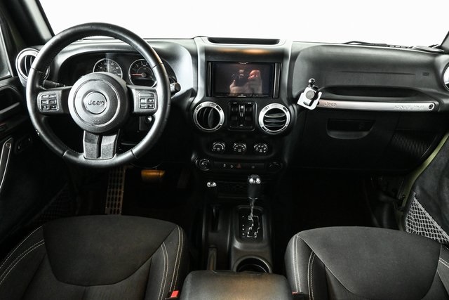 2015 Jeep Wrangler Unlimited Rubicon photo 16