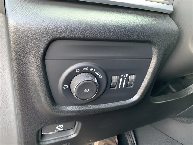 2025 Jeep Grand Cherokee Limited photo 26