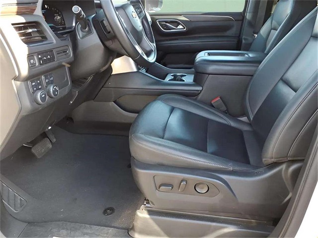 2023 Chevrolet Suburban LT photo 9