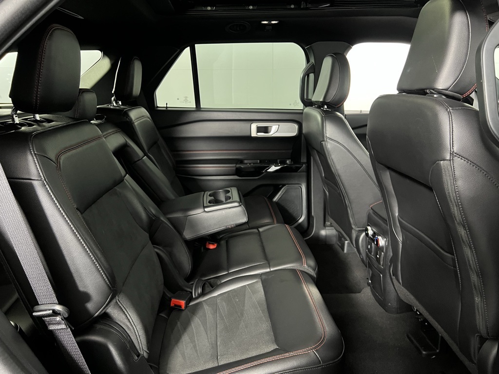 2024 Ford Explorer ST-Line photo 27