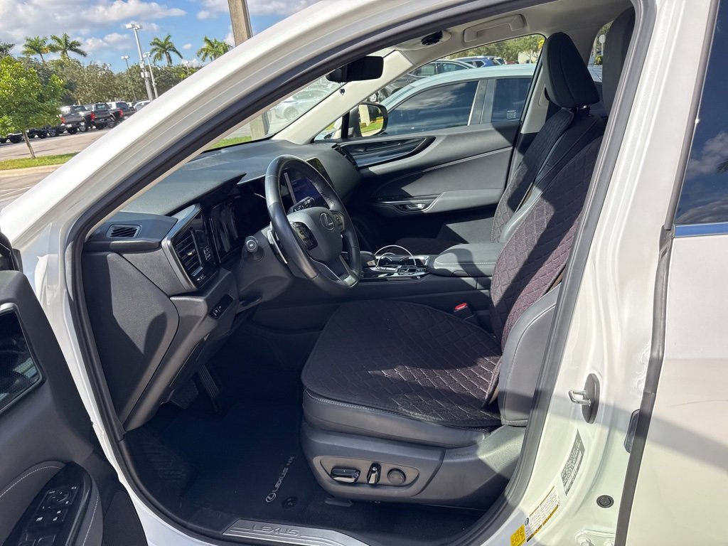 2024 Lexus NX 250 photo 2