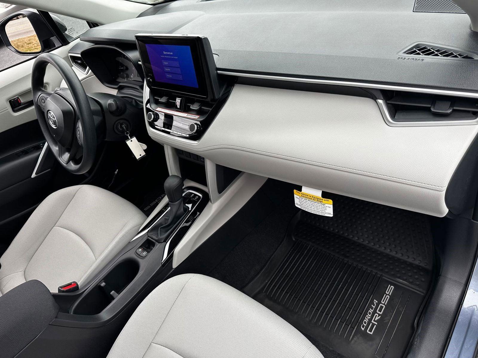 2025 Toyota Corolla Cross L photo 30