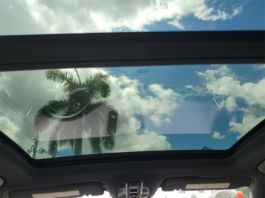 2022 Porsche Cayenne Platinum Edition photo 12
