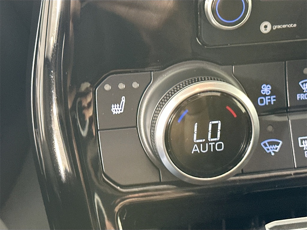 2022 Toyota Highlander XLE photo 23