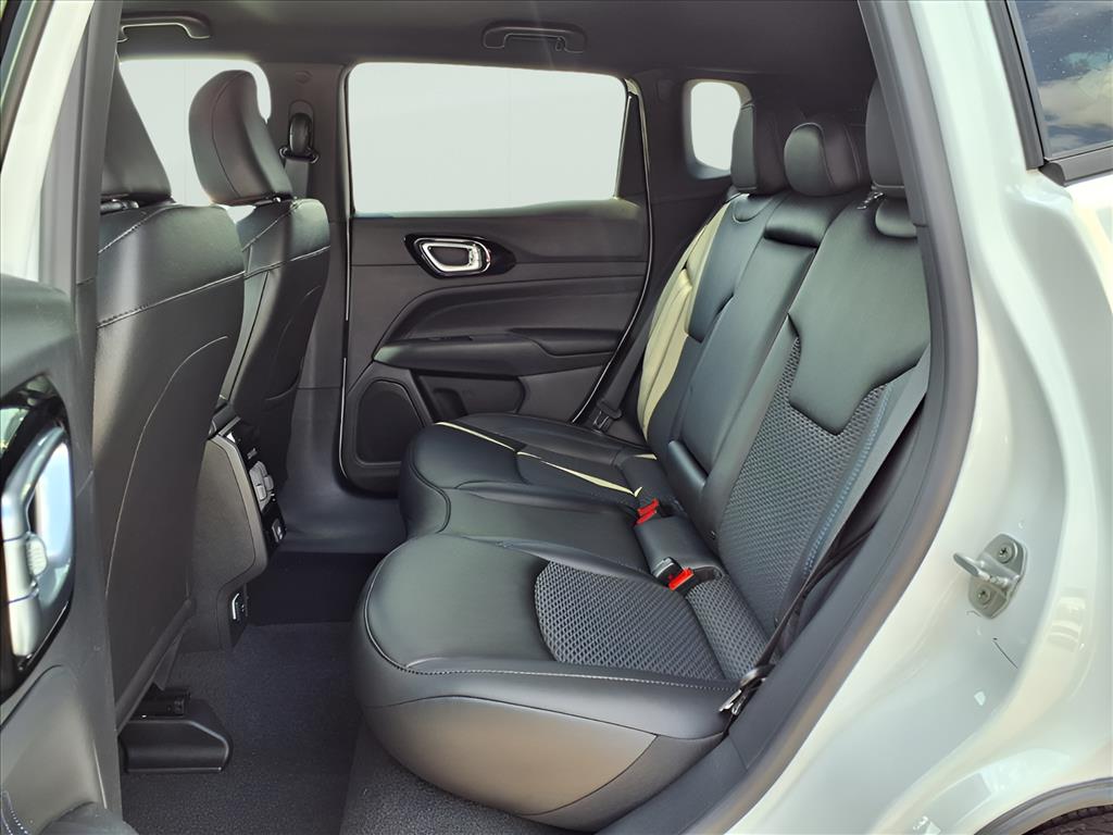 2026 Jeep Compass Latitude Altitude photo 14