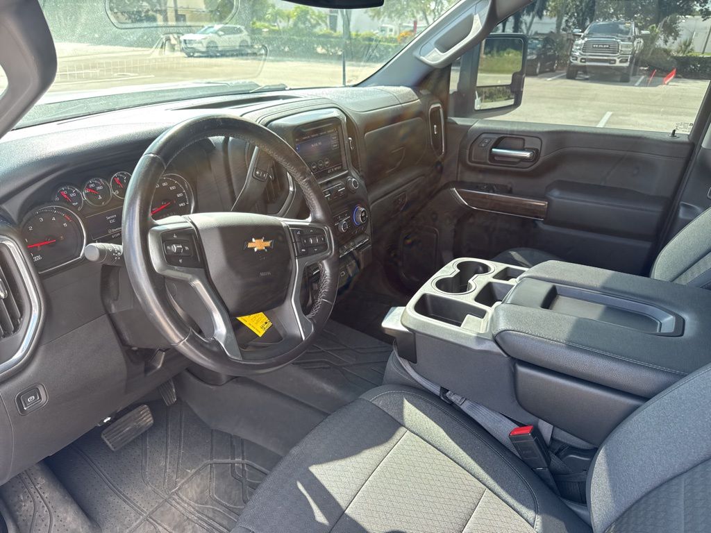 2022 Chevrolet Silverado 2500HD LT photo 2